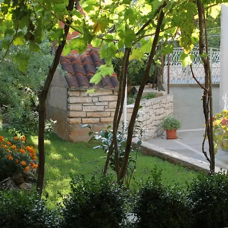 With Parking Space Supetar, Brac - 5385 Апартаменты