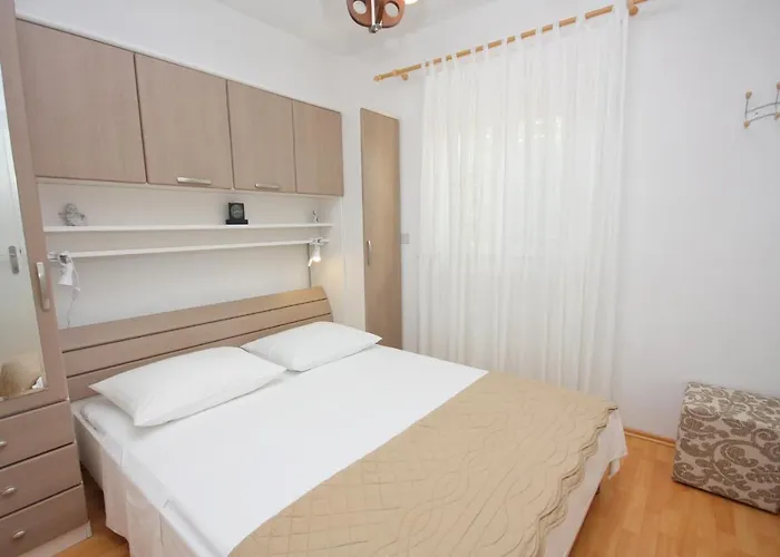 Apartamento With Parking Space Supetar, Brac - 5385 Supetar
