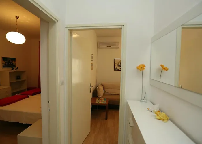 Apartamento With Parking Space Supetar, Brac - 5385 Supetar