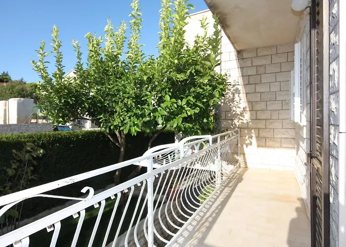 Apartamento With Parking Space Supetar, Brac - 5385 Supetar