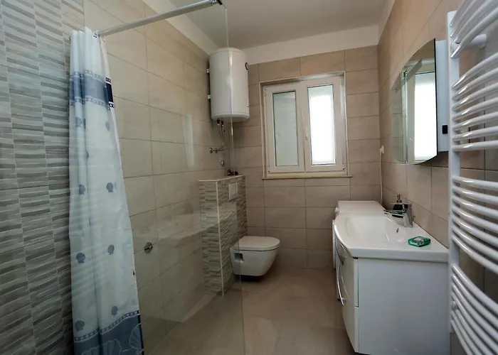 Apartamento With Parking Space Supetar, Brac - 5385 Supetar