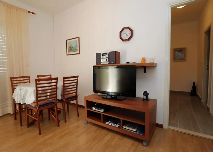 With Parking Space Supetar, Brac - 5385 Apartamento Supetar