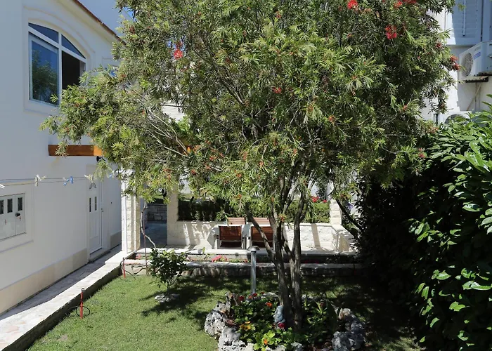 Apartamento With Parking Space Supetar, Brac - 5385 Supetar