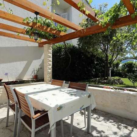 Apartment With Parking Space Supetar, Brac - 5385